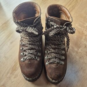 Vintage Mountaineering Boots - Size 8ish